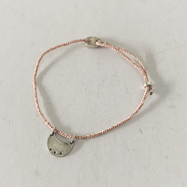 ilas bracelet ( creamy pink beige )